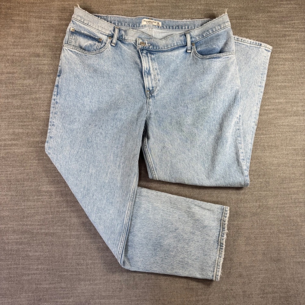 Abercrombie & Fitch 90s Straight Ultra High Rise Jeans Women 34 Light Wash Denim
